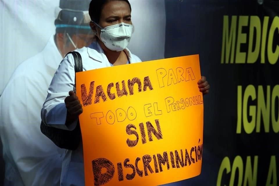 'En caso de que llegaran a sobrar algunas de las vacunas, pues se está en contacto con la institución, sobre todo de hospitales privados para poder informar', dijo Sheinbaum.