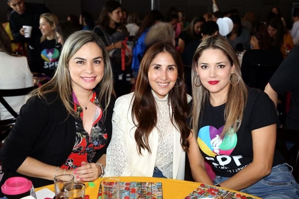 Elisa Aparicio, Karla González y Grecia Oyervides
