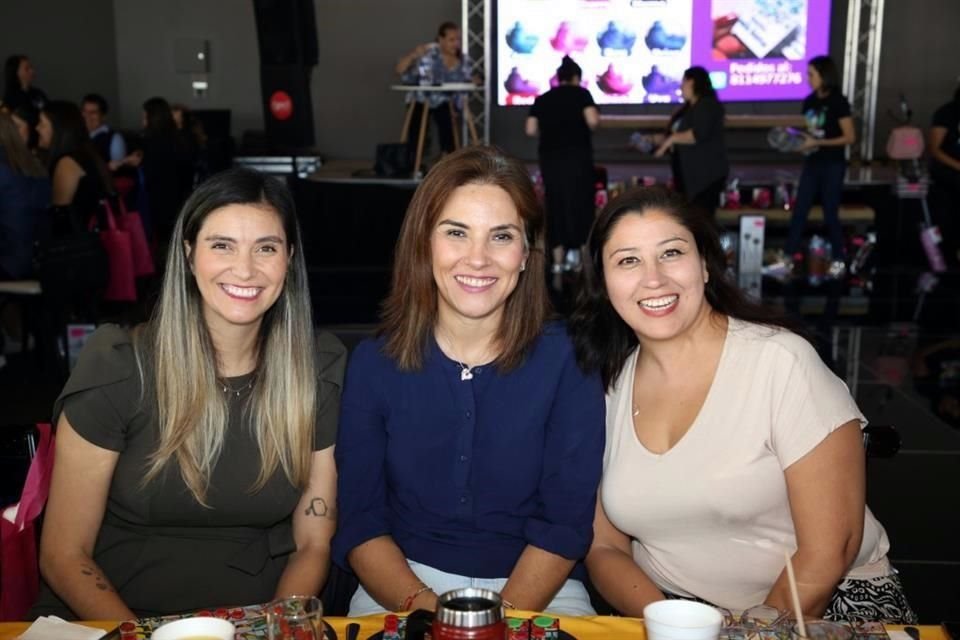 Claudia Flores, Maricela Rodríguez y Nadia Moreno