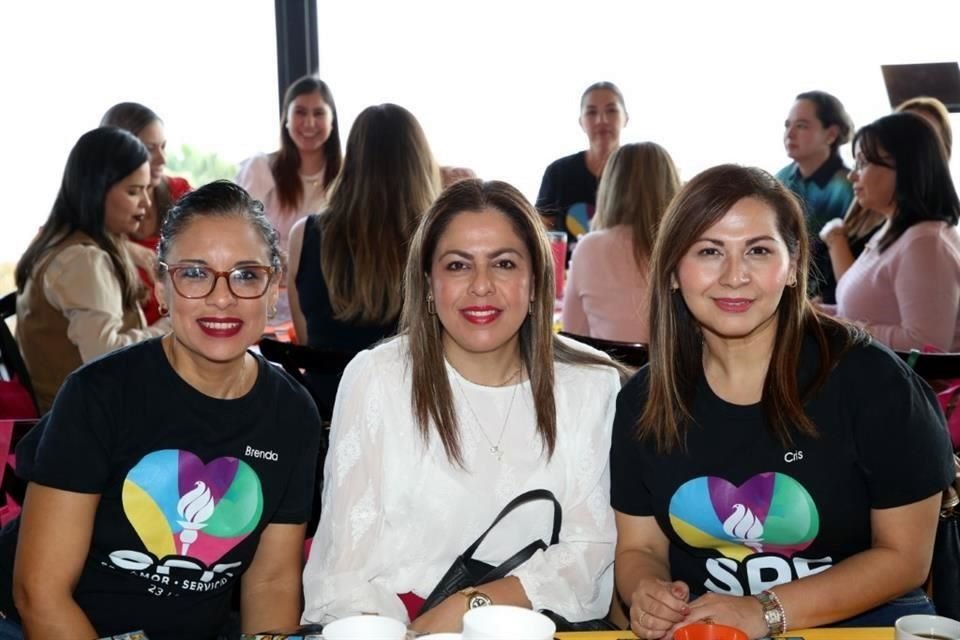 Brenda Segura, Ivonne Silva y Cristina Laines