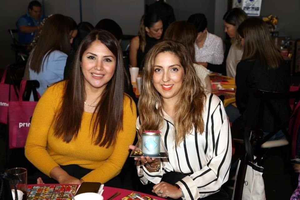 Esmeralda Villanueva y Mayra Saucedo