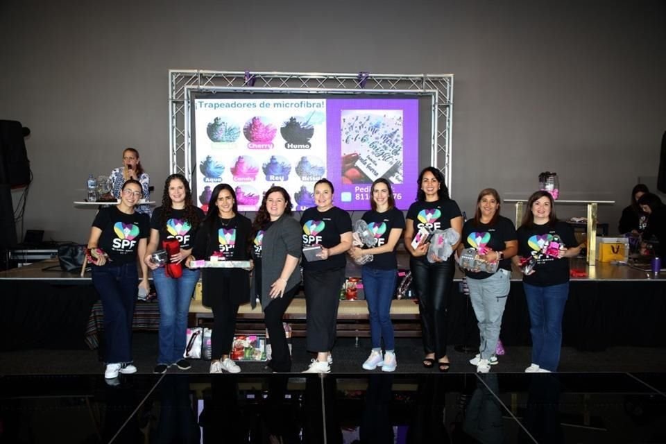Paty García, Ana Hinojosa, Ana Lirien Morales, Stefy Rodríguez, Susandra Espinoza, Mirem Mata, Oly Rodríguez, Martha González y Cecy Cueto