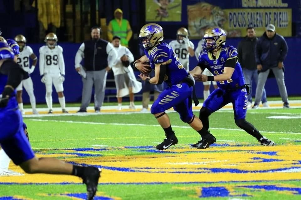 Los Auténticos Tigres 'devoraron' a Pumas Acatlán y se metieron a Semifinales de la ONEFA.