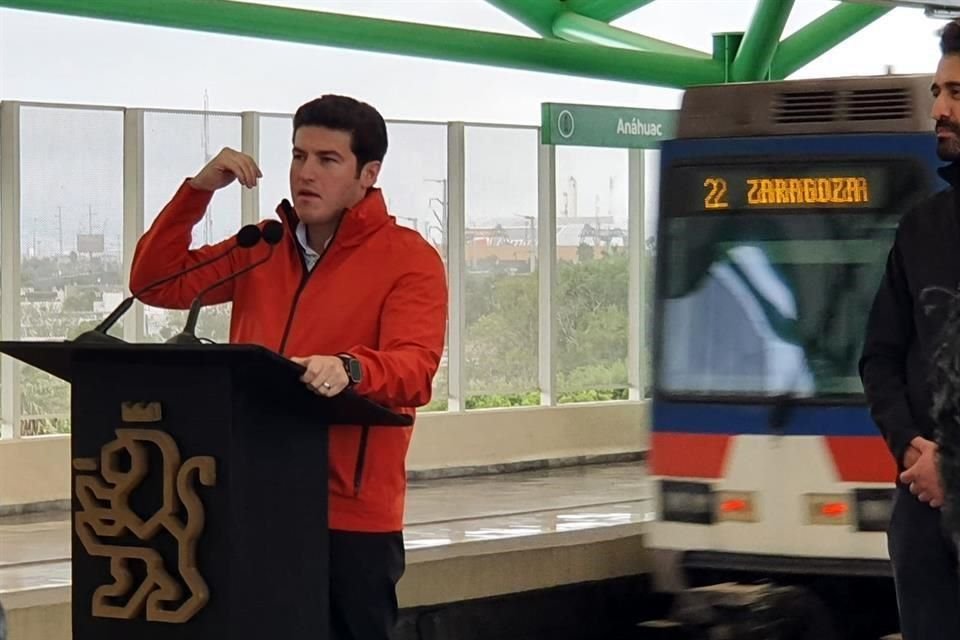 Samuel García adelantó la reapertura de la Línea 2 del Metro, a pesar de que continúan trabajos en la parte inferior.