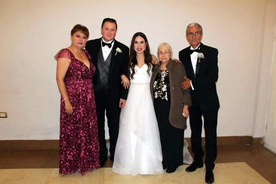 Denia Hernánde Coello, Roberto Eleazar Camacho Hernández, Martha Mariana López Garza, Elvia Coello Blanco y Miguel Camacho Coello