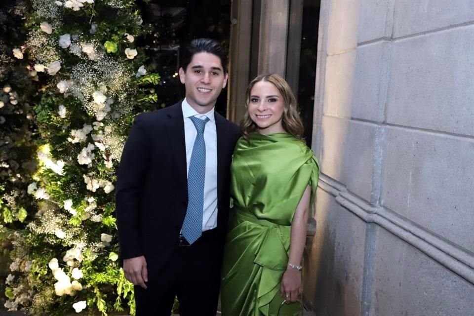 Adrián González y Mariana Guajardo