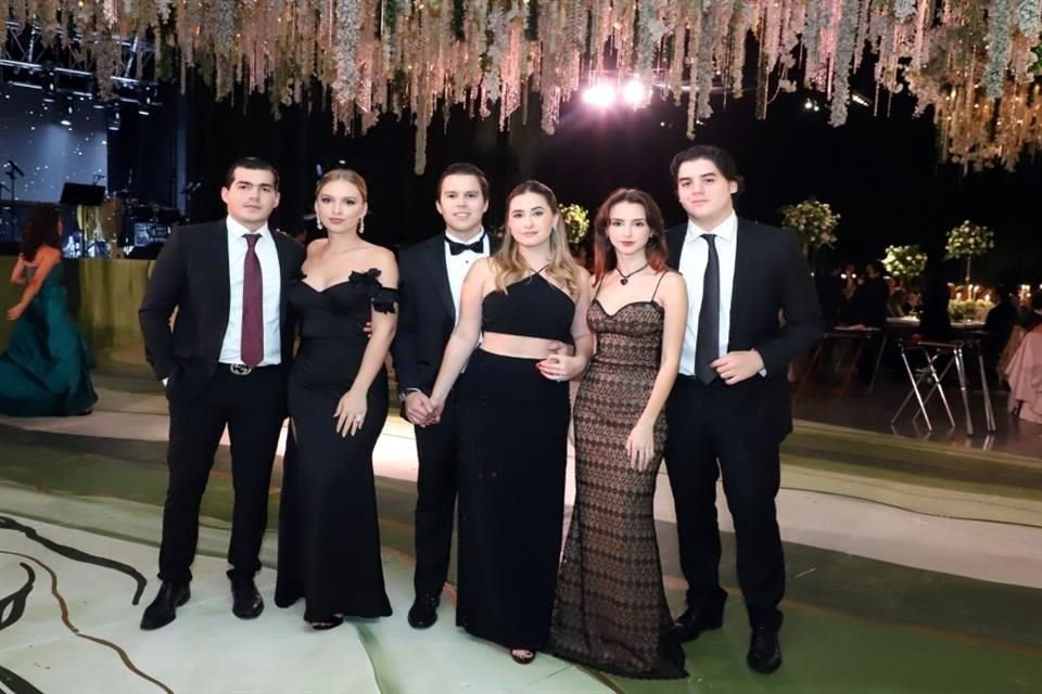 David Mennah, Regina Zúñiga, Luis Elizondo, Paulina Zúñiga, Ivanna Zúñiga y David González