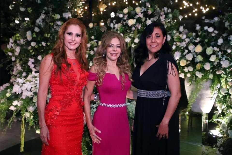 Juany de Cantú, Martha Reyes de Guerra y Elvira Sáenz de Cantú