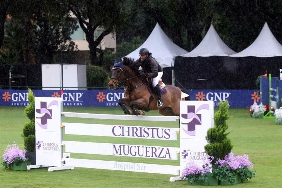 Patricio Pasquel montando a Cerano 19