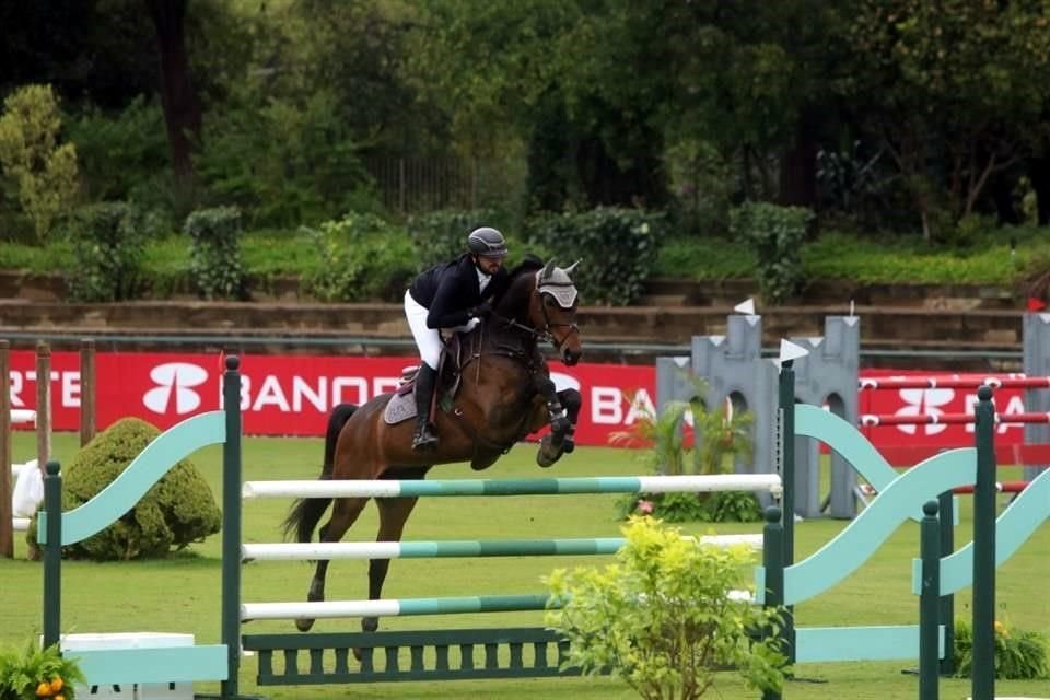 Jorge Canedo montando a Chaccargan