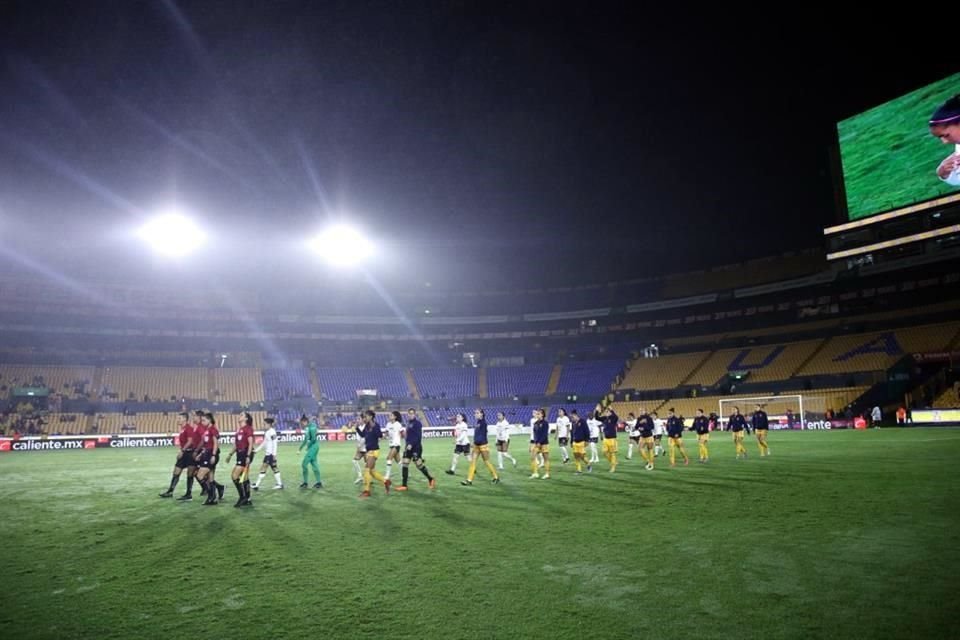 Tigres Femenil se metió a Semifinales del Apertura 2023 al vencer 2-1 a Pumas y eliminarlas con global de 5-2. Belén Cruz y Stephany Mayor anotaron los goles del triunfo.