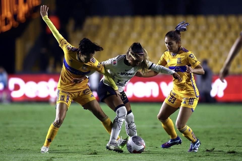 Tigres Femenil se metió a Semifinales del Apertura 2023 al vencer 2-1 a Pumas y eliminarlas con global de 5-2. Belén Cruz y Stephany Mayor anotaron los goles del triunfo.