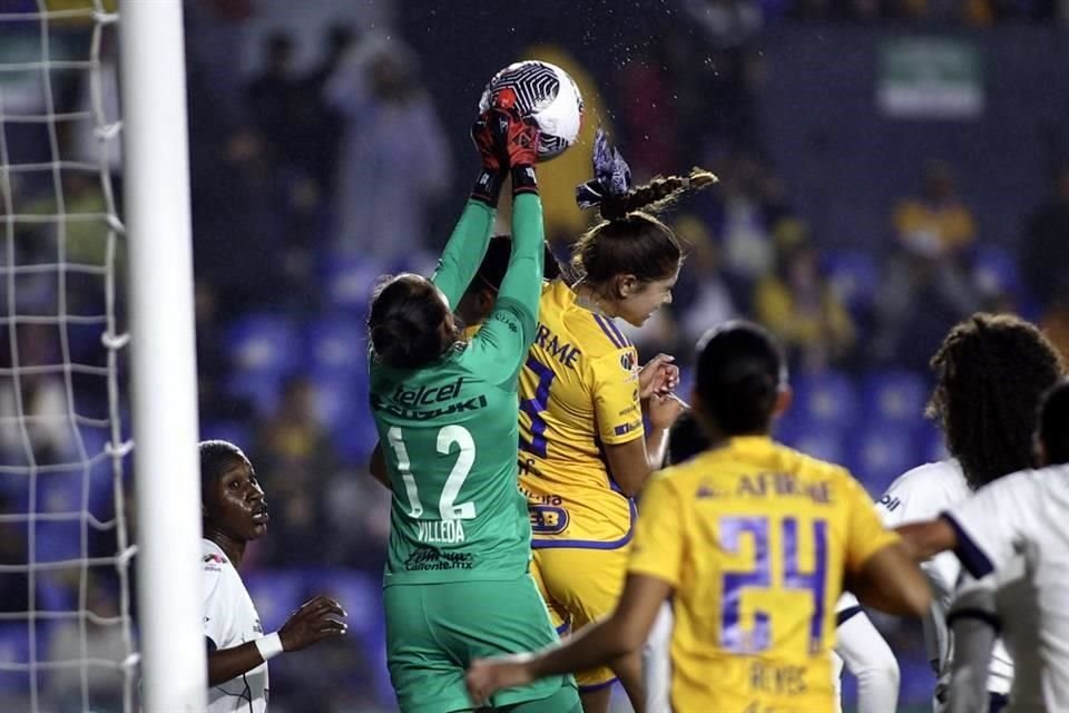 Tigres Femenil se metió a Semifinales del Apertura 2023 al vencer 2-1 a Pumas y eliminarlas con global de 5-2. Belén Cruz y Stephany Mayor anotaron los goles del triunfo.