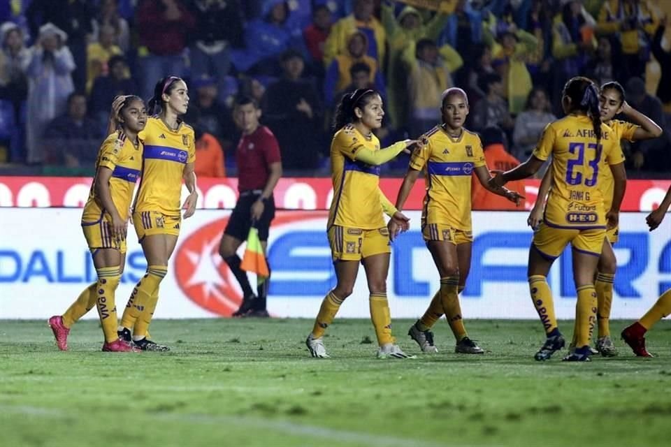 Tigres Femenil se metió a Semifinales del Apertura 2023 al vencer 2-1 a Pumas y eliminarlas con global de 5-2. Belén Cruz y Stephany Mayor anotaron los goles del triunfo.