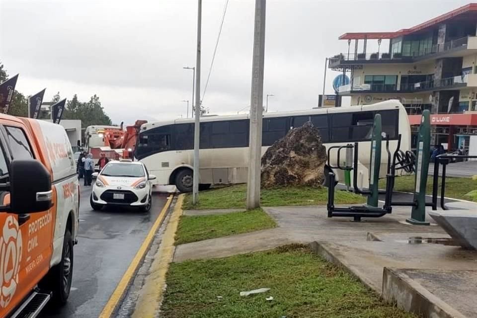 Al menos siete pasajeros resultaron lesionados.