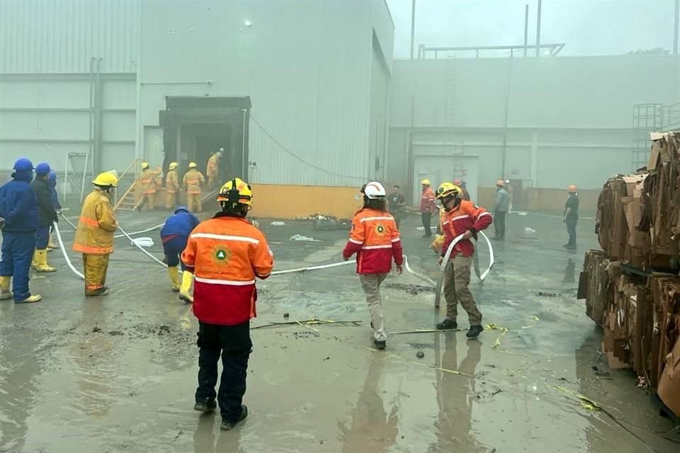 Bomberos Nuevo León, y Protección Civil de Escobedo y del Estado, se movilizaron al auxilio.