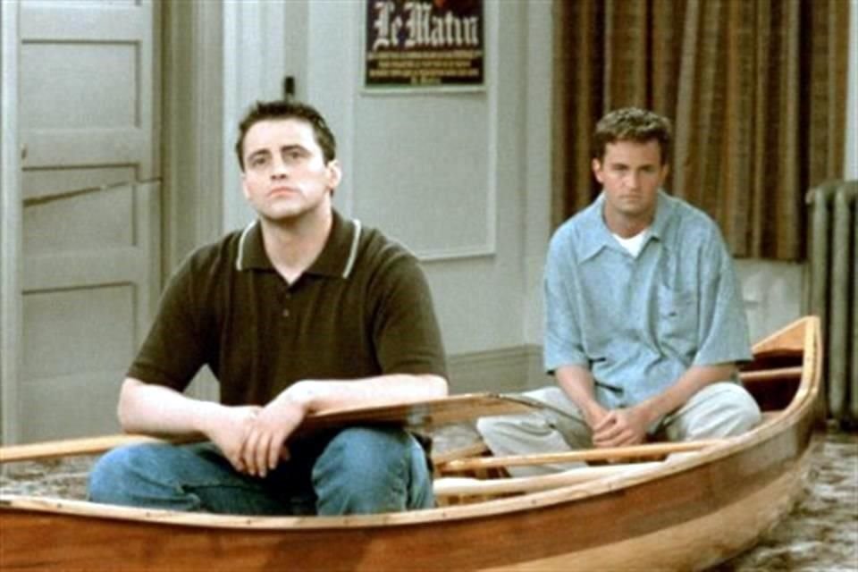 Matthew Perry y el actor Matt LeBlanc en la serie de 'Friends'