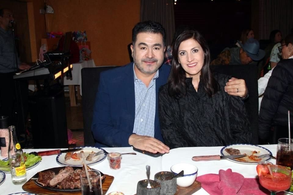 Carlos Salinas y Rocío Flores de Salinas