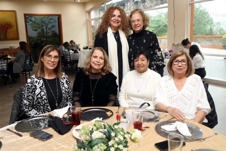 Blanca Cantú, Martha Cantú, Lety Cantú, Magda Cantú, Angelina de los Ríos e Hilda Cantú