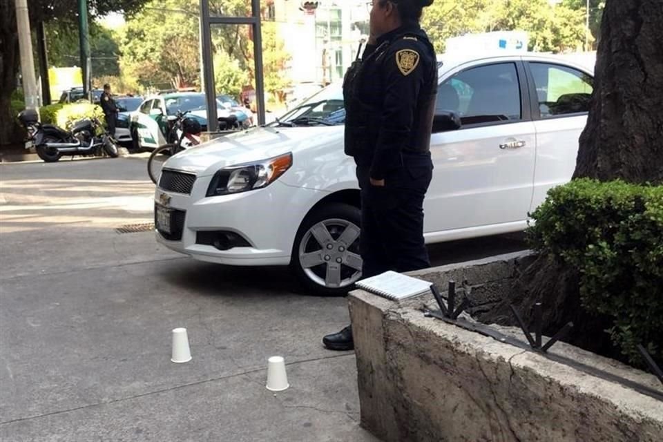 'Al resistirse a entregar el dinero, los motociclistas realizaron disparos en contra del vehículo, por ello, el chofer de la unidad repelió la agresión', señalaron.