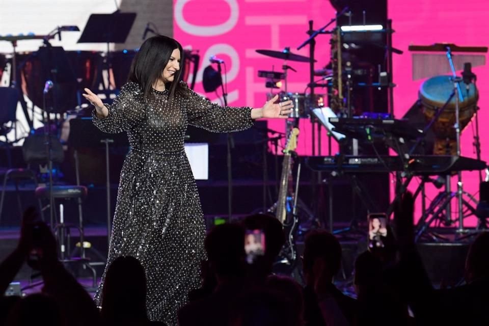 Laura Pausini es apenas la tercera mujer que recibe este premio, después de Gloria Estefan y Shakira.