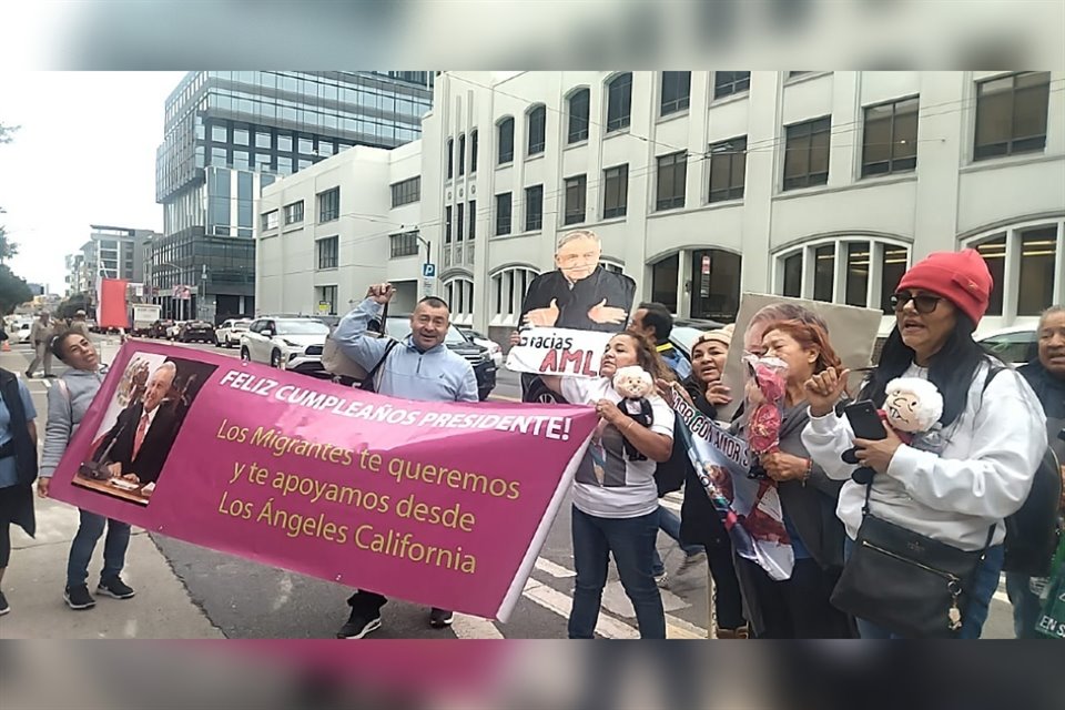 Migrantes mexicanos llegaron a San Francisco, EU, para apoyar al Presidente López Obrador previo a su participación en la cumbre de la APEC.