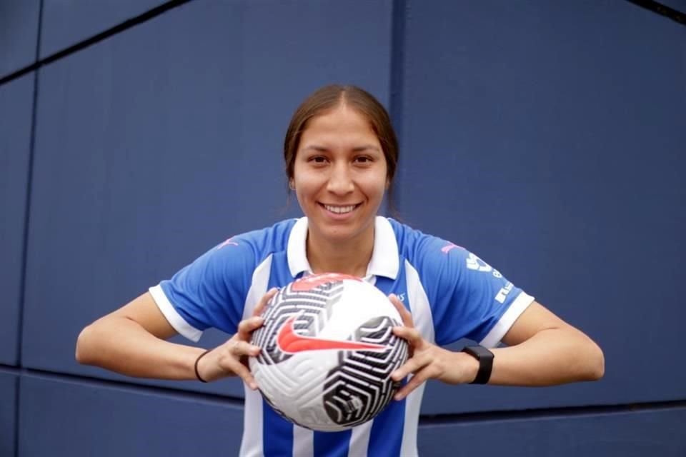 Myra Delgadillo ya goza lo que es jugar el Clásico Regio.