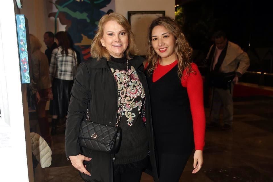 Romelia Elizondo y Lupita Castillo