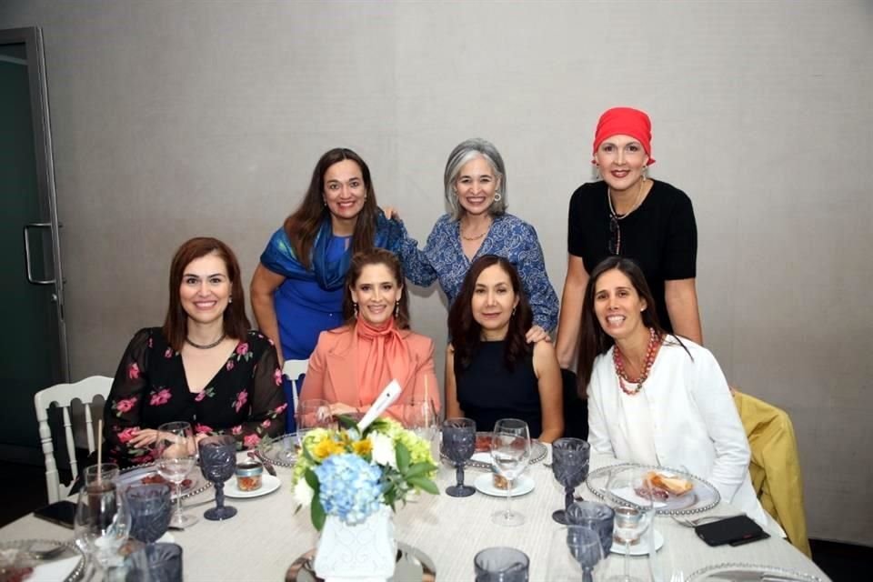 Gloria Gómez, Esperanza Garza, Patricia García, Brenda López, Silvia Tomé, Graciela Arroyo y Talina Domínguez