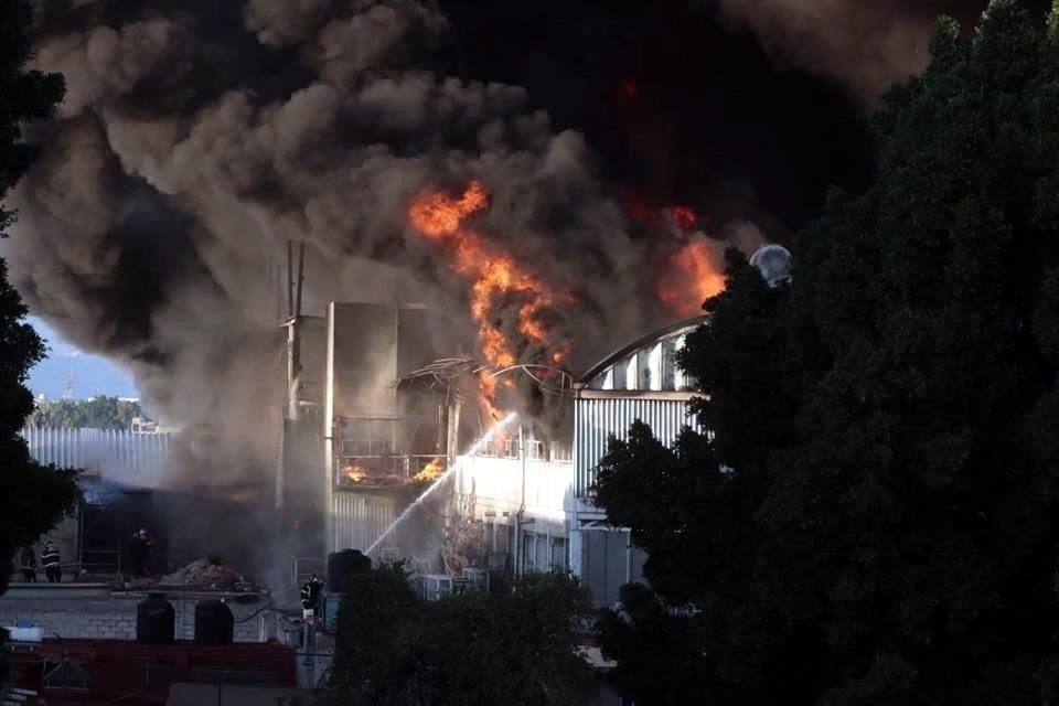 Los contaminantes generados por el incendio podrían tardar en reflejarse, explicó Sedema.