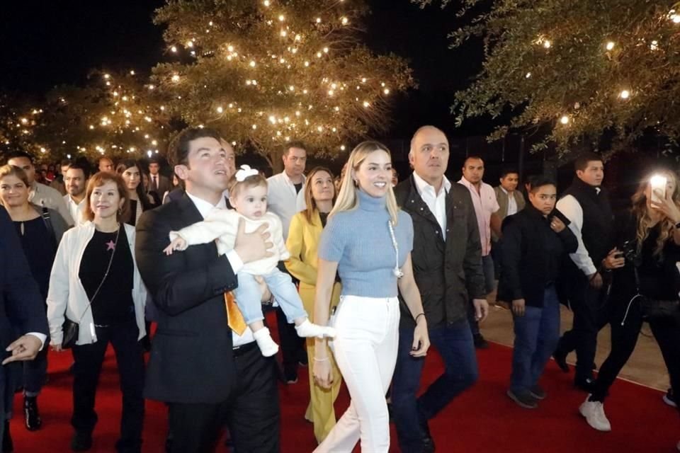 Al encabezar el encendido del pino navideño de Luztopía, el Gobernador Samuel García anunció que arrancará su precampaña rumbo a la Presidencia el próximo lunes a las 16:00 horas, en la Gran Plaza.