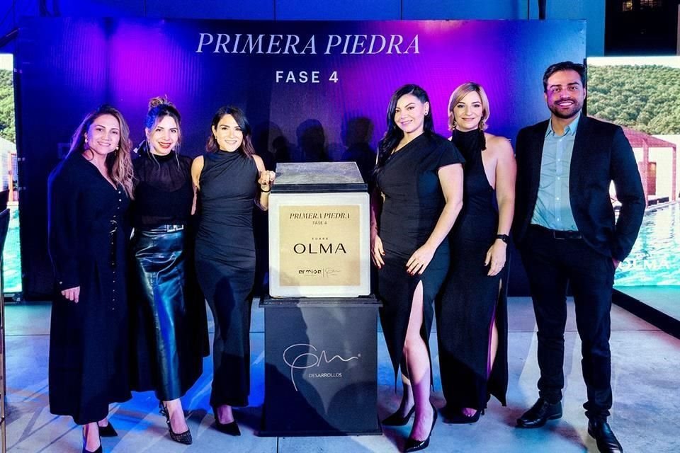 Flor Ávila, Xiomara Lozano, Laura García, Mariana Garza, Carla Villarreal y Raúl Souza