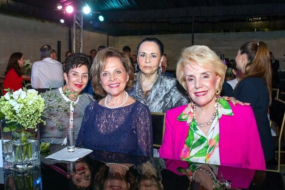 Martha Portales, Genia Dávalos, Rosalinda Mercado y Lily Flores