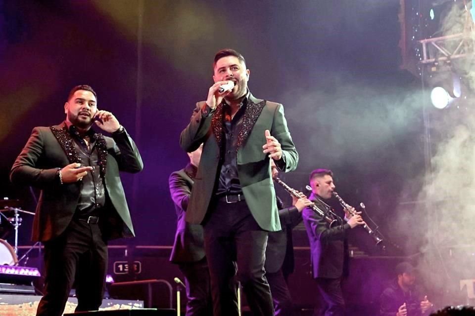 La Banda MS armó una tremenda fiesta al son sinaloense anoche en la Arena Monterrey.