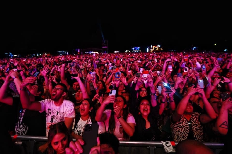 La banda usó a sus fans como coristas.