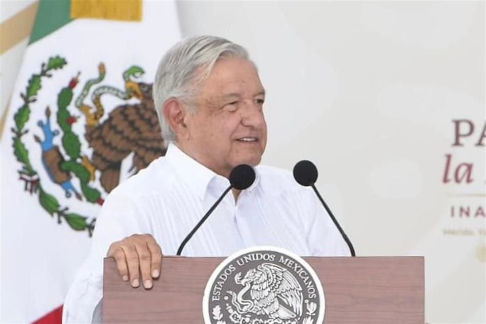 AMLO dijo que encargará a Sedena rehabilitación de estadio de beisbol en Yucatán.