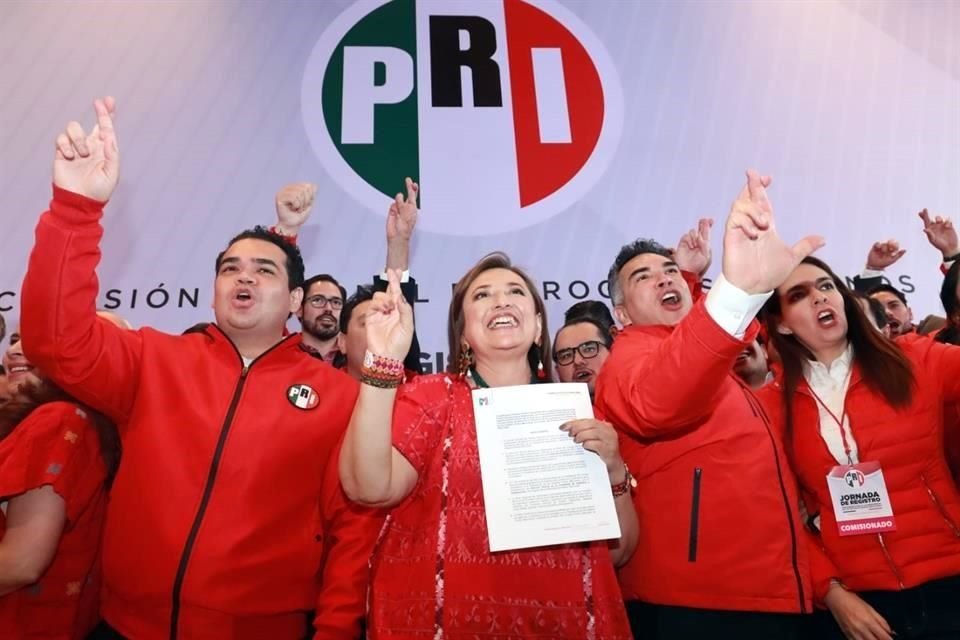 Durante el acto, que se llevó a cabo en un hotel de la Ciudad de México, Xóchitl Gálvez quedó registrada como precandidata única del tricolor.