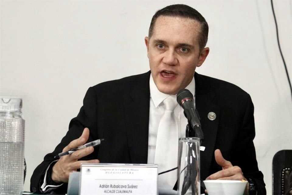 El Gobierno de la CDMX anunció la salida de Guillermo Calderón como titular del Metro y su lugar será ocupado por Adrián Rubalcava.