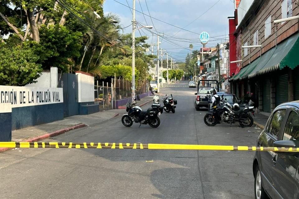 Agentes locales cerraron accesos a las colonias donde iniciaron las agresiones.