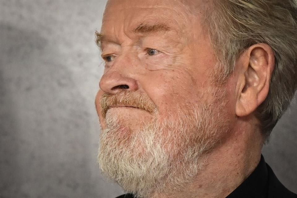 El cineasta Ridley Scott defiende su trabajo en 'Napoleón', y asegura que sí está basado en algunas pinturas y cuadros del siglo 19.