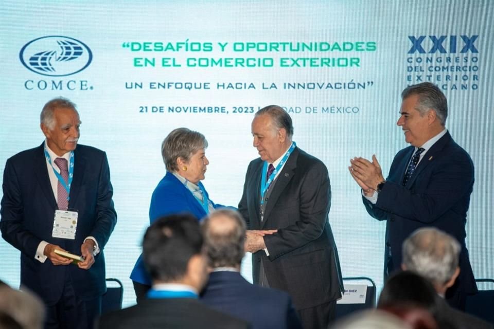 Celebración del 29 Congreso del Comce con miembros de la iniciativa privada.