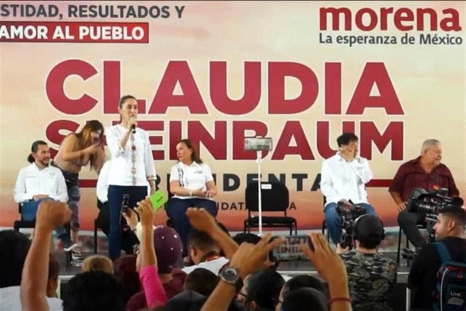 Sheinbaum estuvo acompañada por la aspirante al Gobierno de Veracruz, Rocío Nahle.