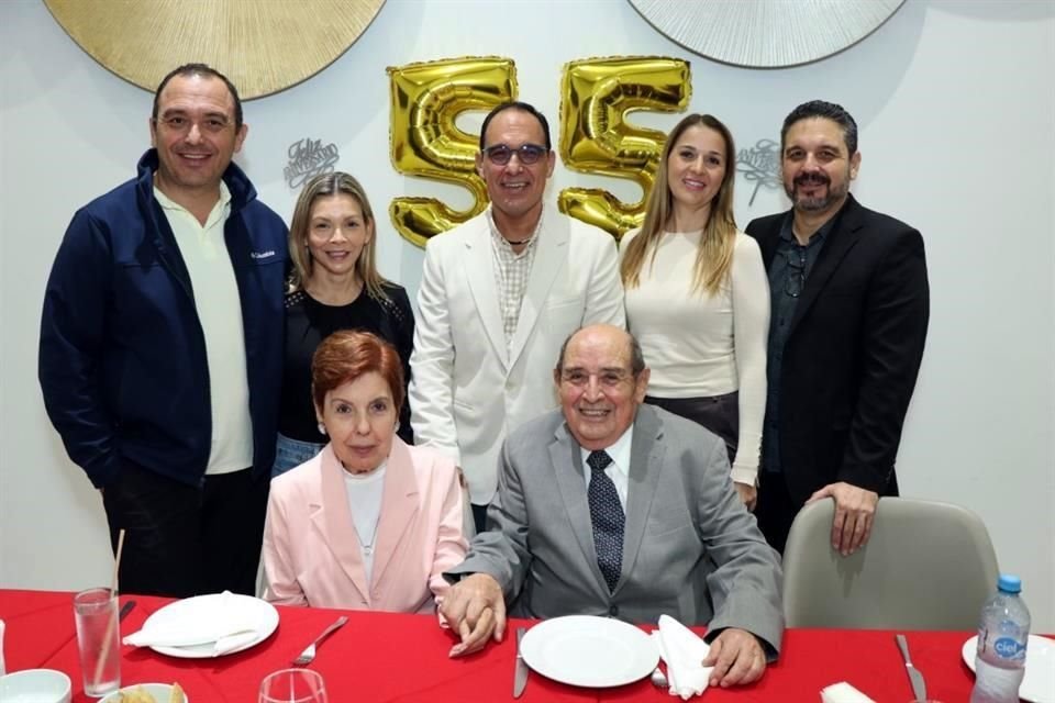 Juan Carlos Serrano Alanís, July Leal, Jorge Serrano Alanís, Éricka Leal, José Luis Serrano Alanís, Norma Alicia Alanís de Serrano y Jorge Serrano Díaz