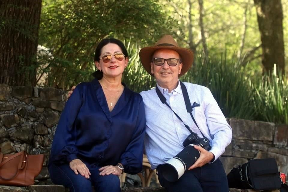 Mónica González de Garza y Antonio Garza