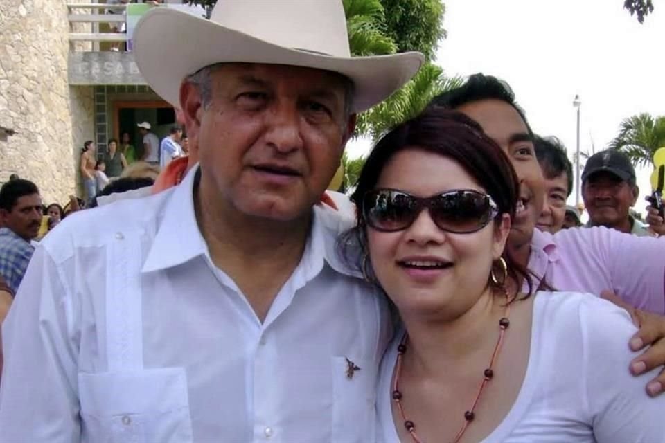 Tras su condición de sobrina de López Obrador, Salazar fue favorecida como diputada plurinominal de Morena.