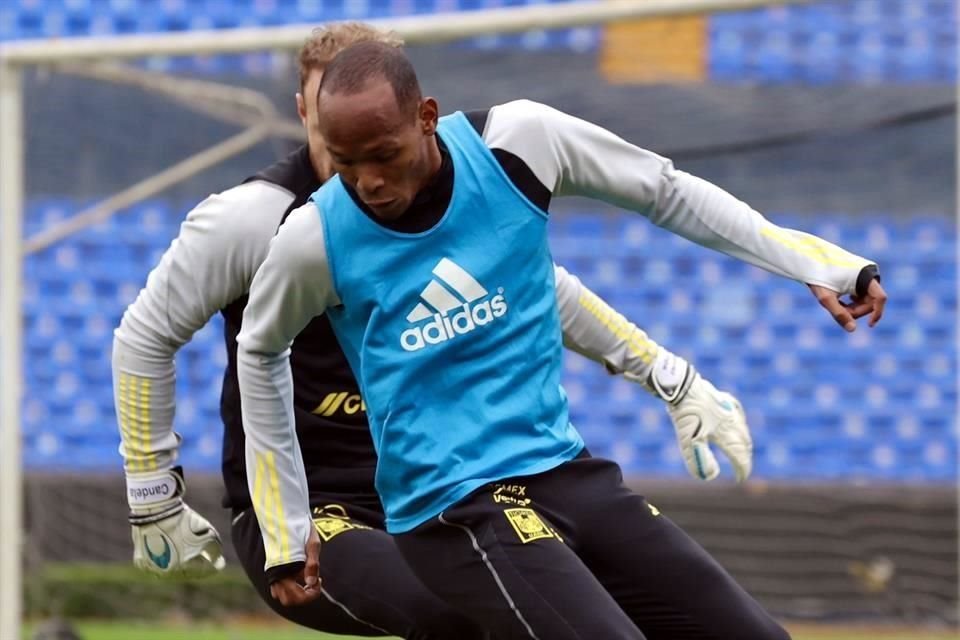 Los Tigres entrenaron en el Estadio Universitario.