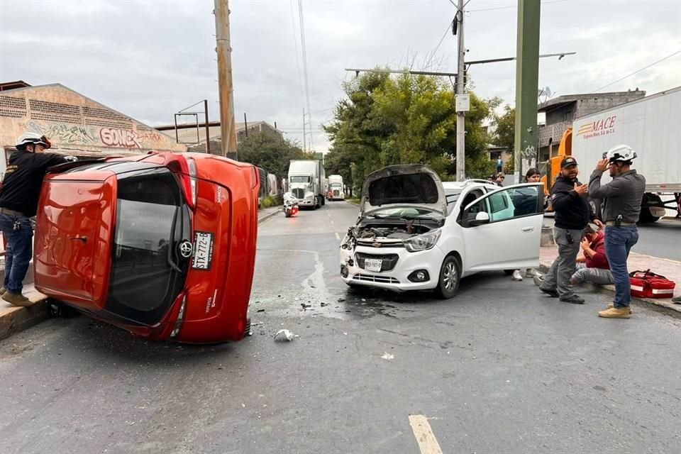 En el accidente participaron un auto Chevrolet Beat y un Toyota Yaris.