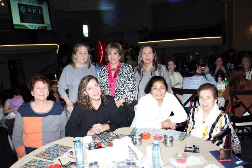 Darlinda Casso, Marú Aguilar de Sierra, Luz del Carmen Caballero, Enriqueta García, Oralia Treviño, Margarita Navarro y Oralia García