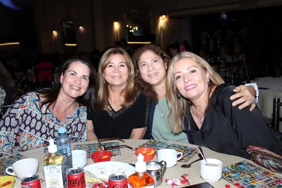 Karina de Alba, Martha Urrutia, María Alejandra Martínez y Elvia Castillo