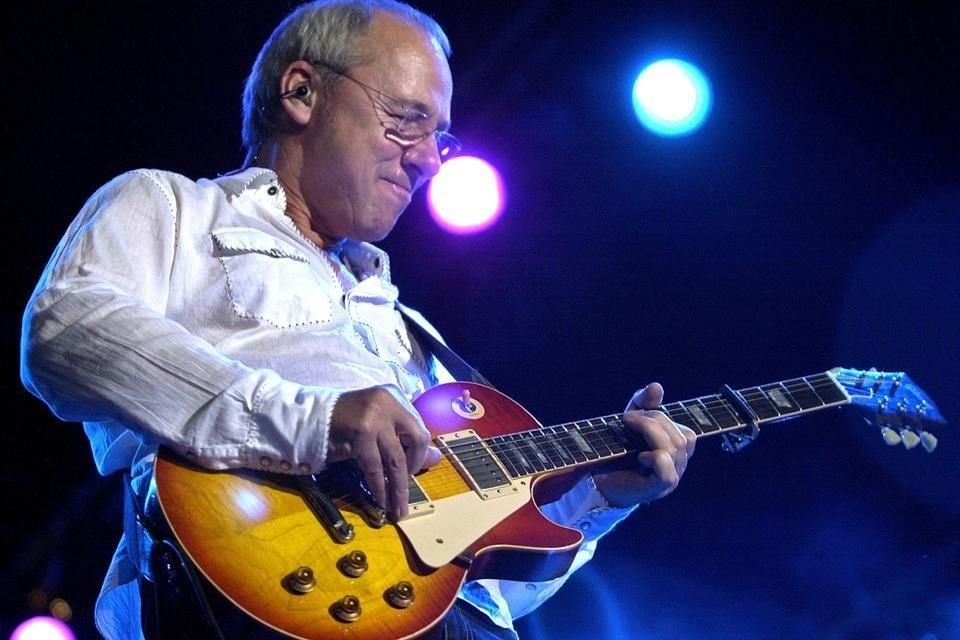 El mítico cantante Mark Knopfler, líder de la banda Dire Straits, subastará 120 guitarras y amplificadores en un evento benéfico.